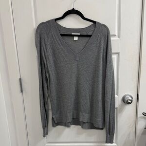 3/$30 H‎ & M Gray V-Neck Women's Sweater Size Small Oversized